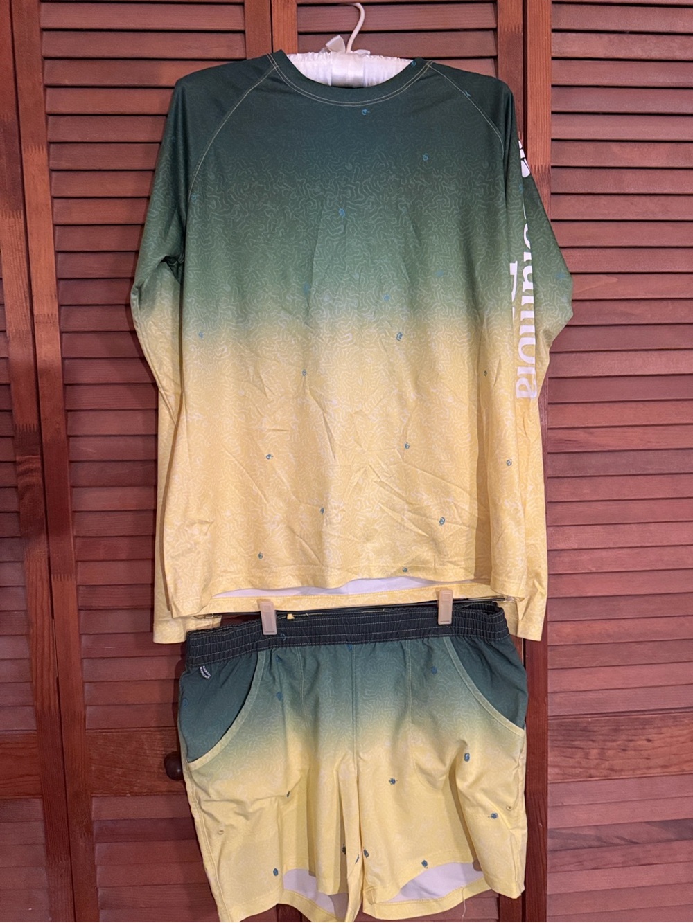 Women’s Columbia PFG | Green to Yellow Ombré Matching Shorts Set M/L